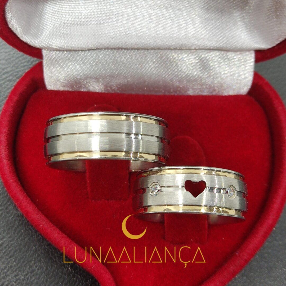 Aliança coração vazado com 2 filetes de ouro abaulada aço inox 8.0mm