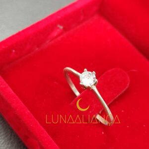 Anel solitário tradicional