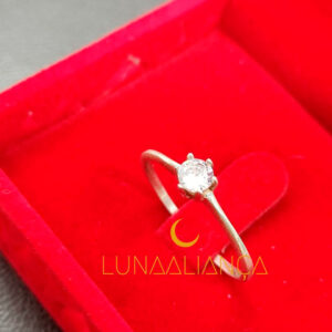 Anel solitário tradicional