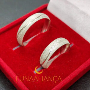 Aliança abaulada prata 950, 05 pedras de zircônia, 5.0mm