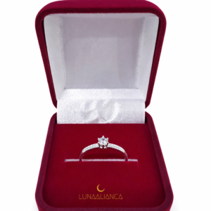 Anel solitário com pedras laterais