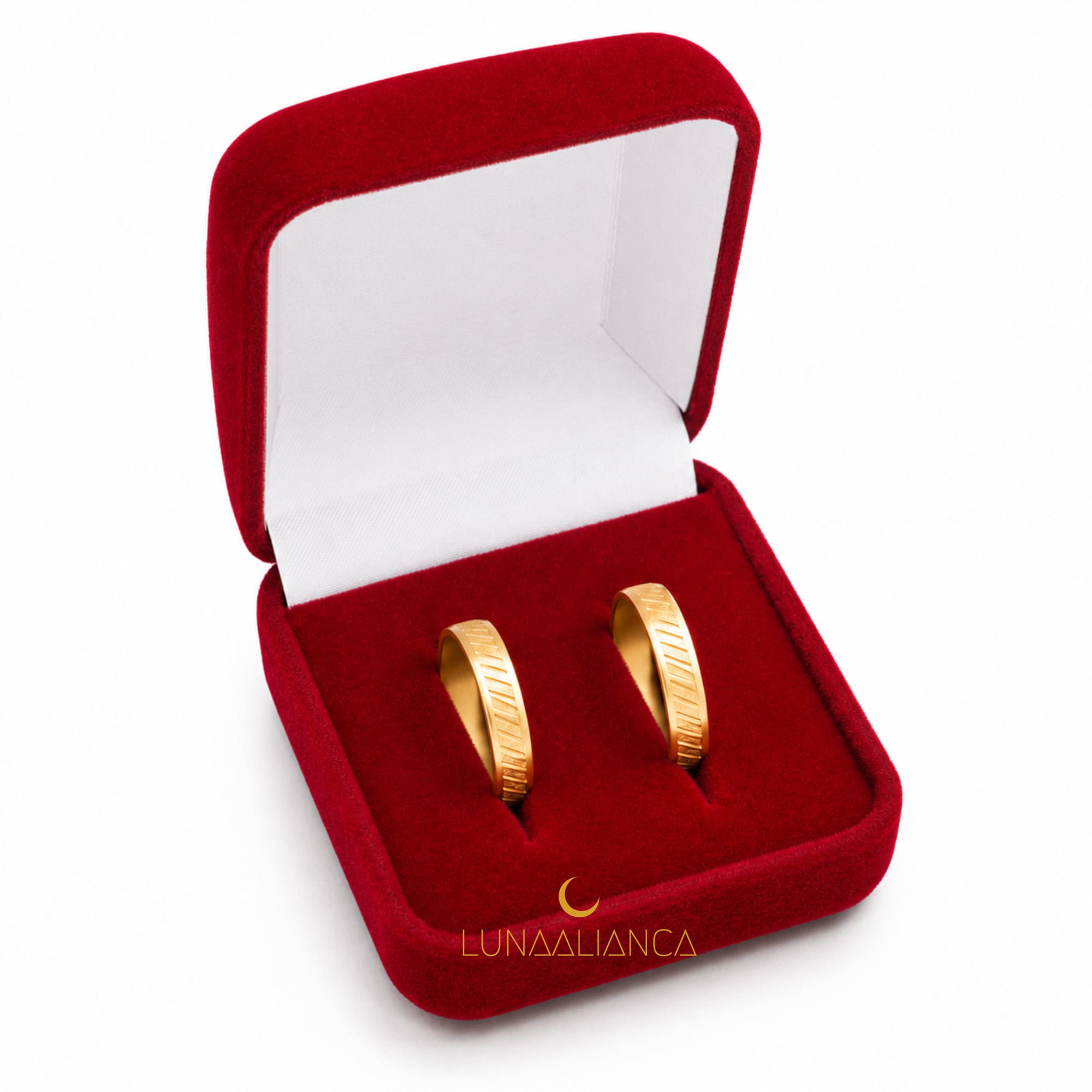 Aliança reta trabalhada com frisos diagonais e bordas polidas em ouro 14k 4.5mm - Imagem 2